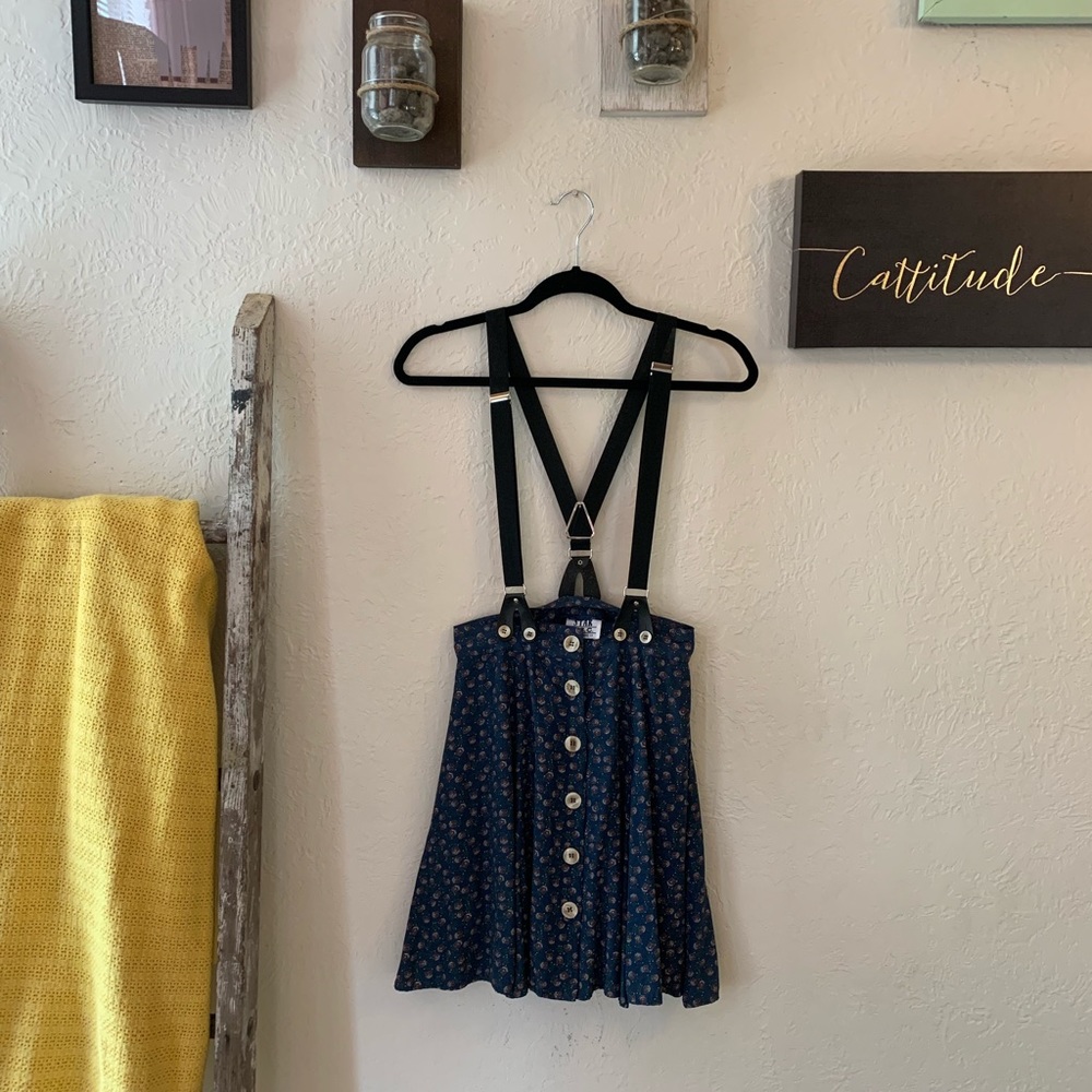 Suspenders w/skirt